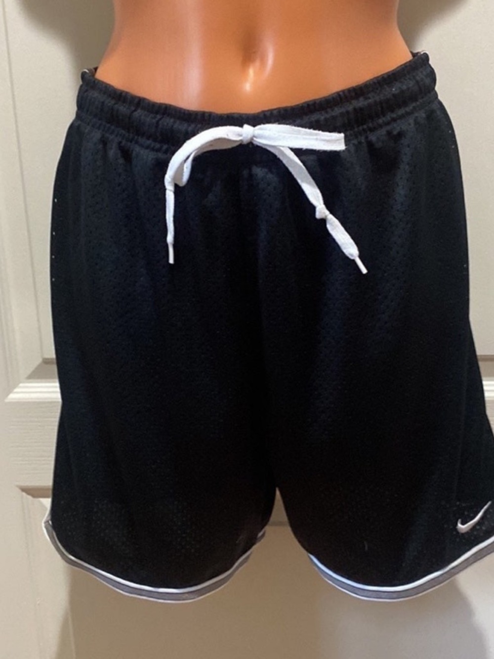 NIKE Perforated Mesh Athletic Shorts Elastic Waist Gray Trim S Small $35 EUC KL - Picture 2 of 8